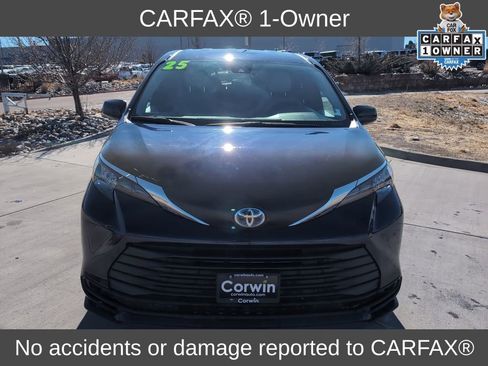 Used 2025 Toyota Sienna LE image 2