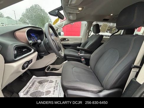Used 2017 Chrysler Pacifica Touring image 23