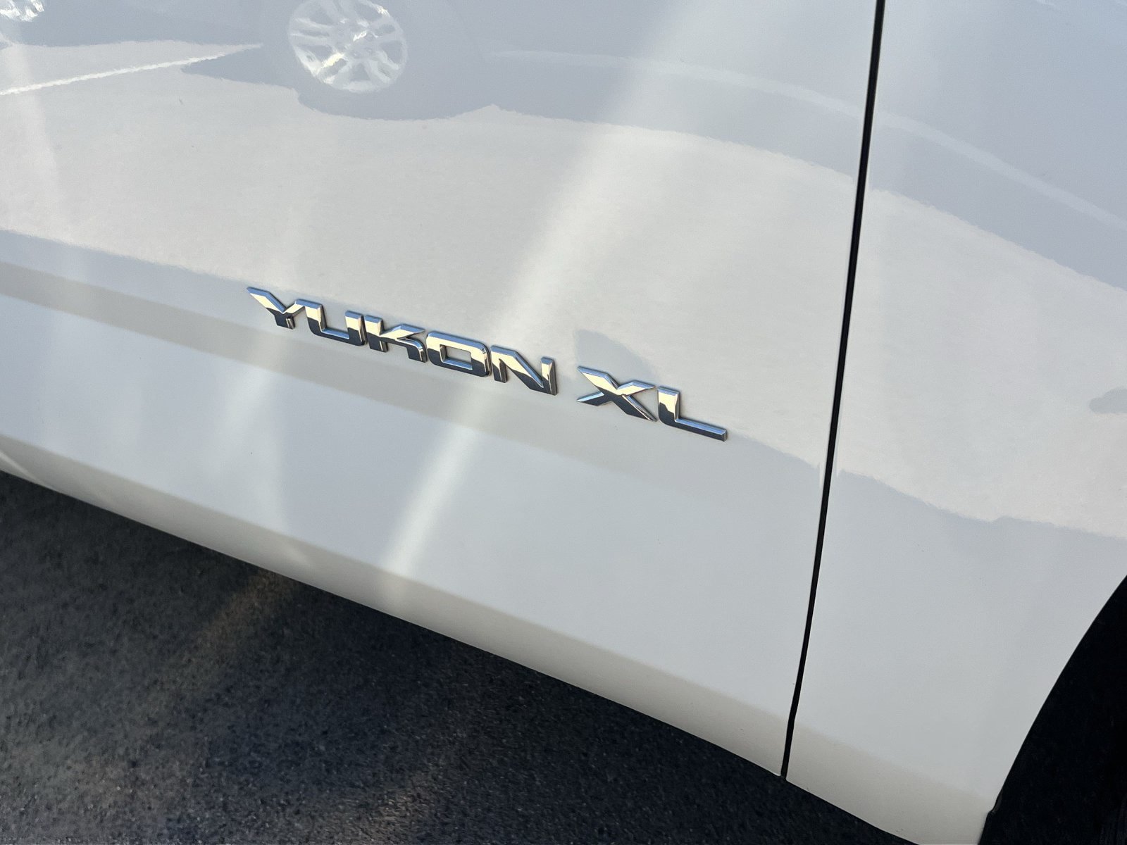 Used 2018 GMC Yukon XL SLT w/ Open Road Package AWD/4WD image 5