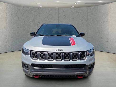 Used 2024 Jeep Compass Trailhawk AWD/4WD image 8