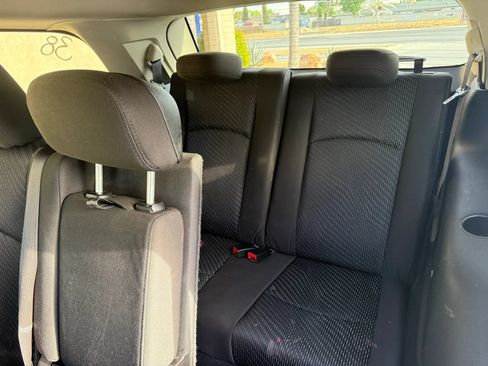 Used 2018 Dodge Journey SXT w/ Connectivity Group FWD image 11
