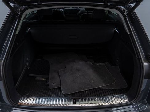 Used 2024 Audi Q8 e-tron Premium image 29