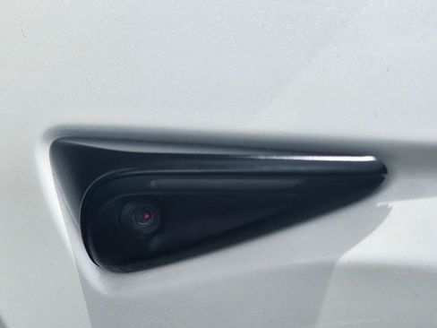 Used 2023 Tesla Model Y Long Range AWD/4WD image 33