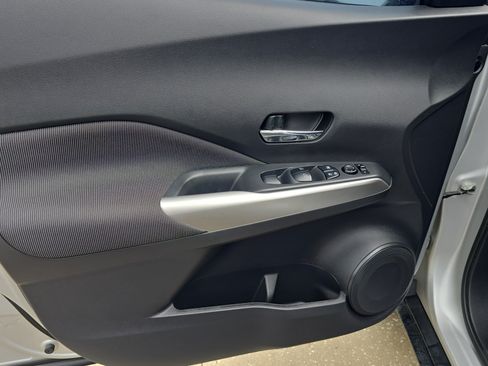 Used 2018 Nissan Kicks SV w/ Exterior Electronics Package FWD image 17