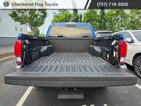 Used 2018 Toyota Tacoma TRD Off-Road AWD/4WD image 7