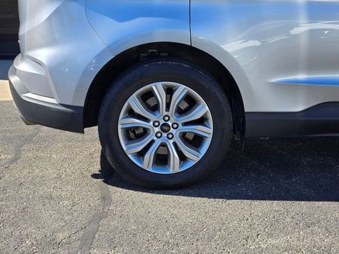 Used 2024 Ford Edge Titanium image 10