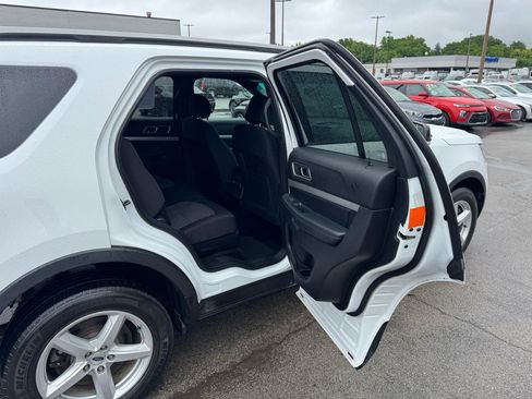 Used 2017 Ford Explorer XLT AWD/4WD image 11