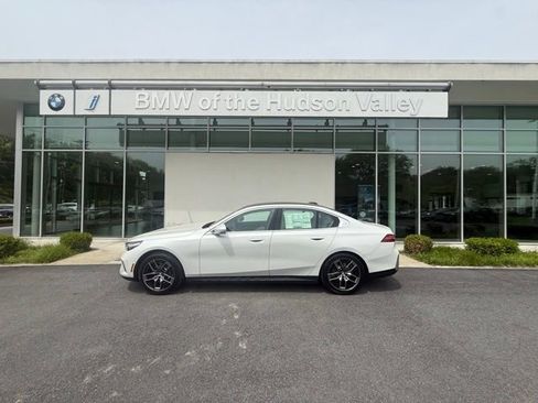 Used 2026 BMW 530i xDrive w/ Executive Package image 1