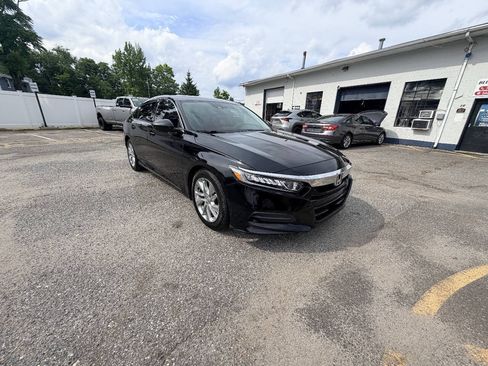 Used 2018 Honda Accord LX image 17