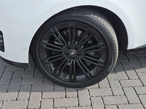 Certified 2024 Land Rover Range Rover Long Wheelbase Autobiography image 11