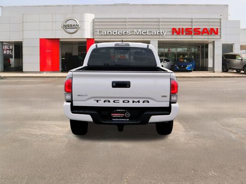 Used 2020 Toyota Tacoma TRD Sport image 4