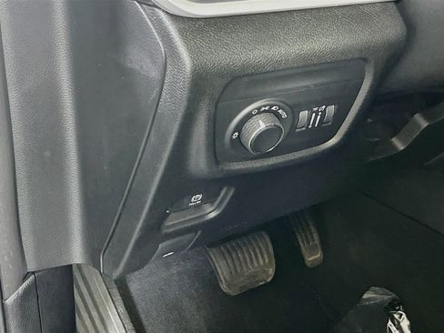 Used 2023 Jeep Grand Cherokee L Laredo AWD/4WD image 10