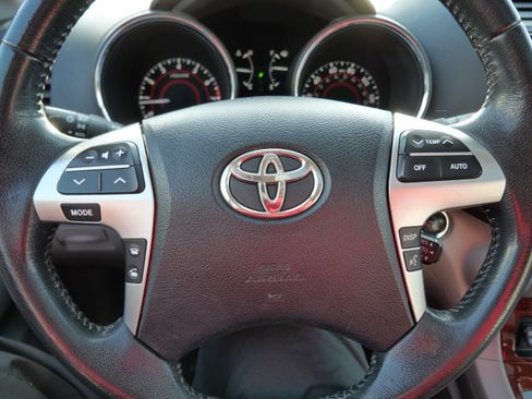 Used 2012 Toyota Highlander Limited image 25