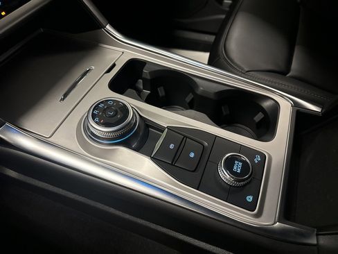 Certified 2022 Ford Explorer XLT w/ Equipment Group 202A image 11