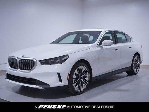 Used 2025 BMW 530i image 1
