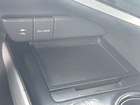 Certified 2018 Toyota Camry SE w/ Convenience Package FWD image 6