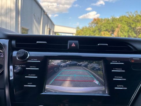 Used 2019 Toyota Camry LE image 20