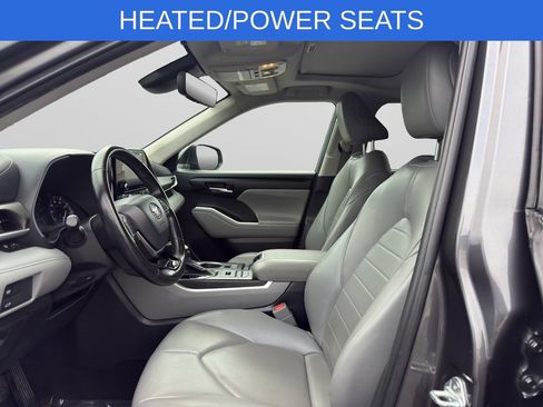 Used 2021 Toyota Highlander XLE AWD/4WD image 3