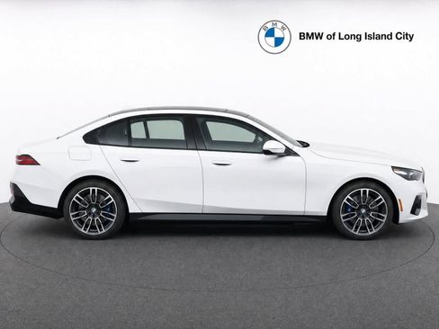 New 2026 BMW 530i xDrive w/ M Sport Package AWD/4WD image 8