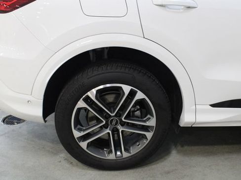 Used 2025 Audi Q5 Premium w/ Convenience Package AWD/4WD image 26