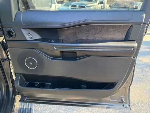 Used 2021 Ford Expedition Max Limited image 27