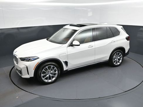 New 2026 BMW X5 xDrive50e w/ Climate Comfort Package AWD/4WD image 31