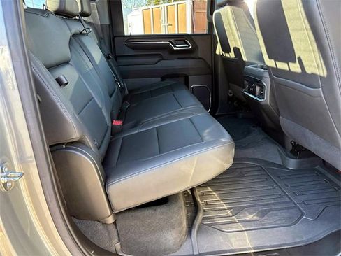 Used 2024 GMC Sierra 2500 SLT image 11