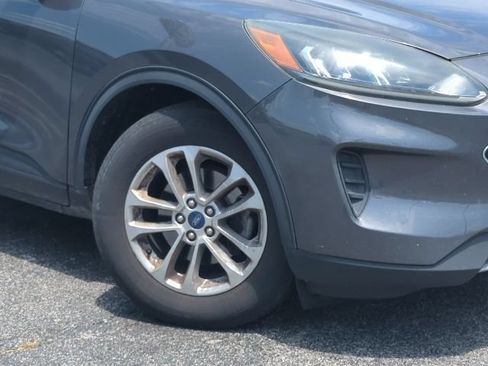 Used 2020 Ford Escape SE FWD image 2