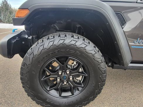 Used 2024 Jeep Wrangler Unlimited image 11