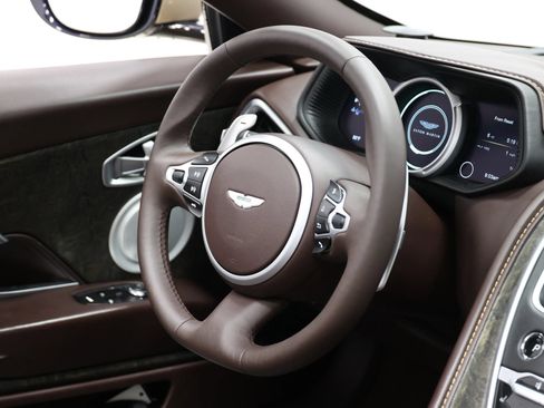 Used 2019 Aston Martin DB11 Volante RWD image 95