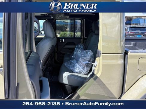 New 2026 Jeep Gladiator Mojave image 13