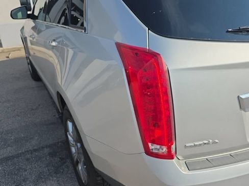 Used 2014 Cadillac SRX Luxury w/ Driver Awareness Package AWD/4WD image 10
