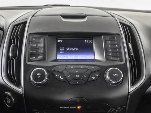 Used 2018 Ford Edge SE image 28