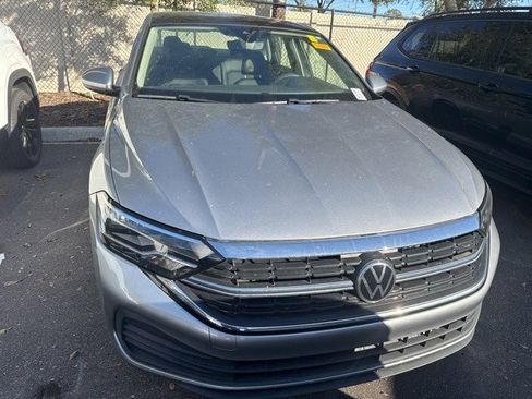 Used 2023 Volkswagen Jetta SE w/ Panoramic Sunroof Package image 22