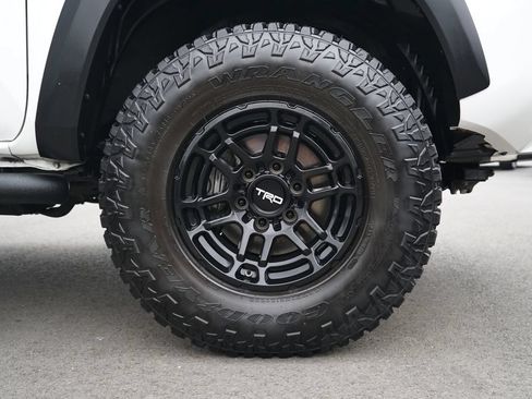 Used 2021 Toyota Tacoma TRD Off-Road AWD/4WD image 29
