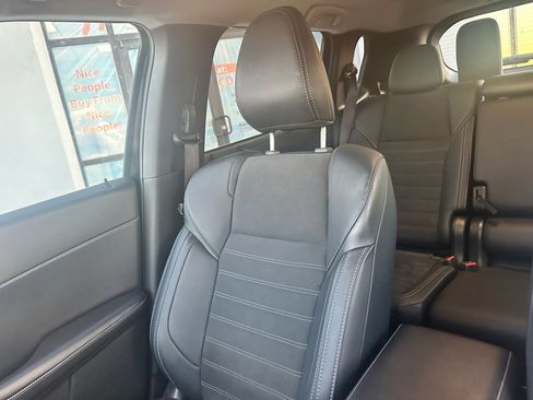 Used 2025 Mitsubishi Outlander SE image 25