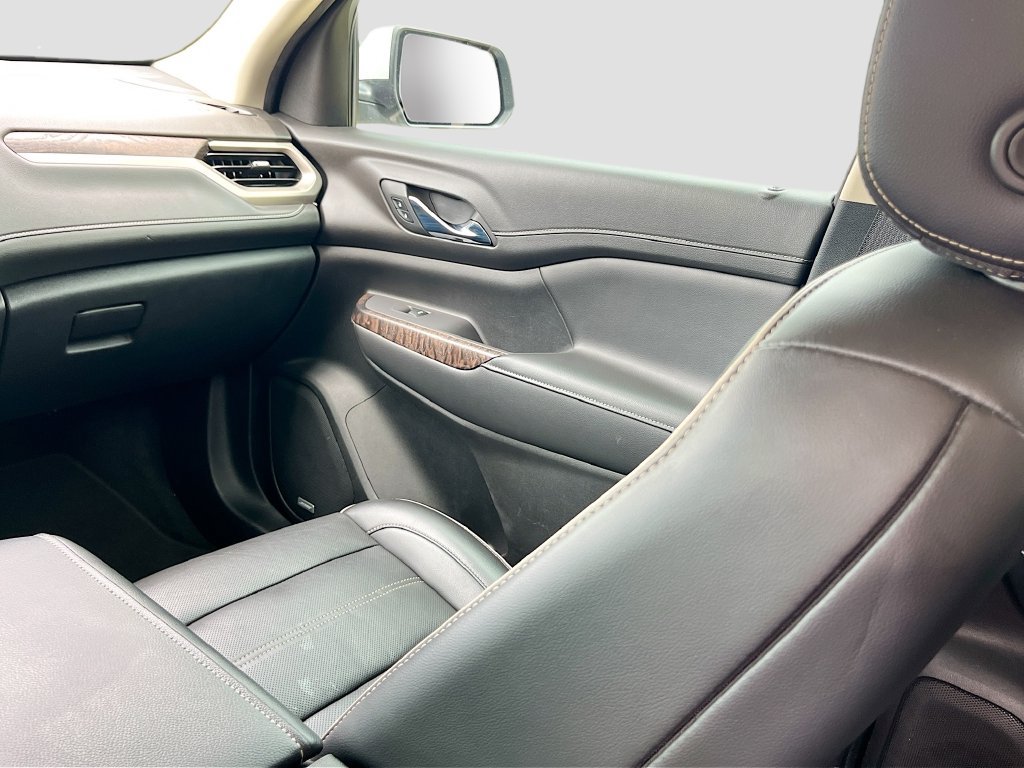 Used 2022 GMC Acadia Denali w/ Denali Ultimate Package FWD image 25