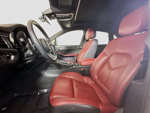 Used 2023 Porsche Macan AWD/4WD image 22