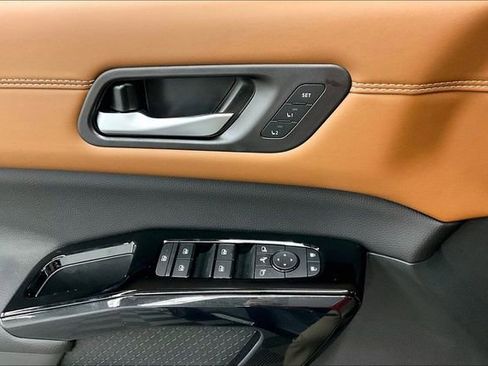 New 2026 Nissan Pathfinder Platinum image 31