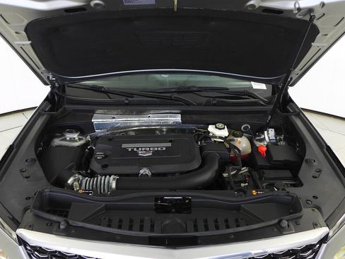Used 2025 Cadillac XT4 Premium Luxury FWD image 6