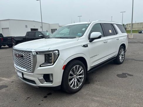 Used 2021 GMC Yukon Denali w/ Denali Ultimate Package AWD/4WD image 3