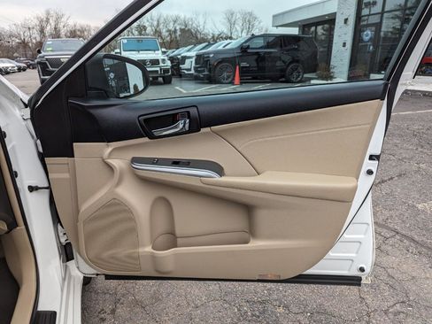 Used 2013 Toyota Camry XLE w/ Leather Pkg image 31