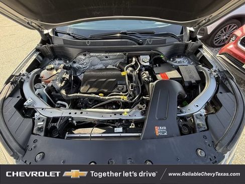 Used 2025 Chevrolet Trax RS w/ Sunroof Package FWD image 32