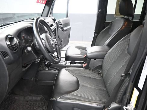 Used 2016 Jeep Wrangler Unlimited Sahara AWD/4WD image 9