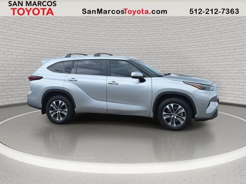Certified 2024 Toyota Highlander XLE image 4