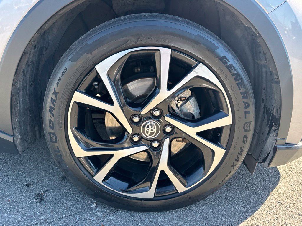 Used 2020 Toyota C-HR XLE FWD image 28