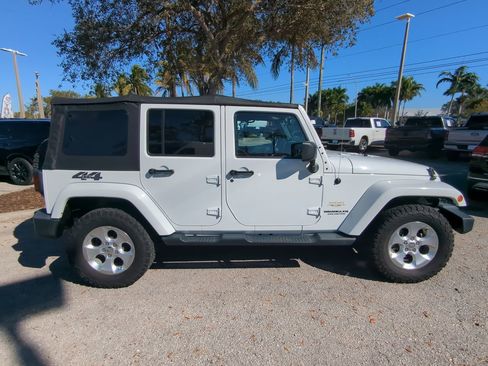 Used 2014 Jeep Wrangler Unlimited Sahara image 4