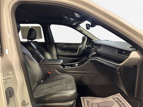 Used 2023 Jeep Grand Cherokee Altitude image 26