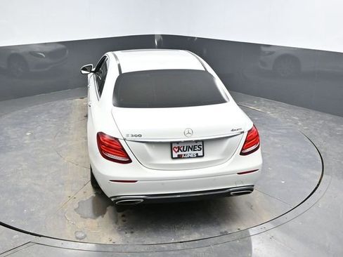 Used 2017 Mercedes-Benz E 300 4MATIC image 41