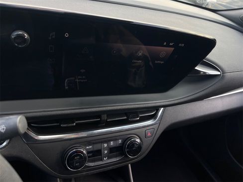 Used 2024 Buick Envista Preferred w/ Convenience II Package image 16